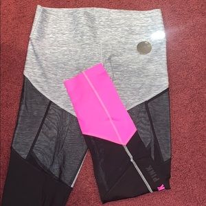 Victoria’s Secret PINK leggings. BNWT. Size L